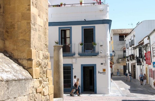 La Catedral House | La Piquera Hostal