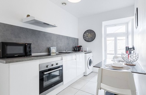 Moret-sur-Loing Apartment | La porte de Moret - Sleeps 5