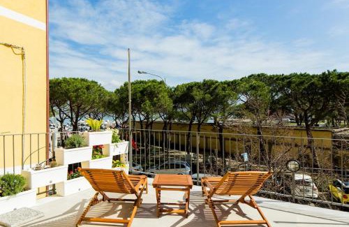 Cadimare House | La Posta Di Cadimare - Chill in the Mezzanine Bedroom at a Former Post Office