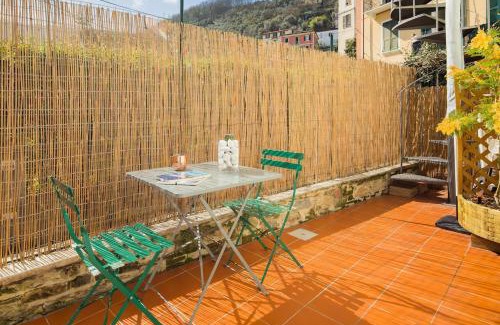 Cadimare House | La Posta Di Cadimare - Chill in the Mezzanine Bedroom at a Former Post Office
