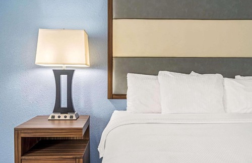 Guthrie Hotel | La Quinta by Wyndham Guthrie