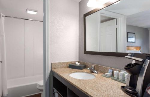 Cocoa Beach Hotel | La Quinta Inn by Wyndham Cocoa Beach-Port Canaveral