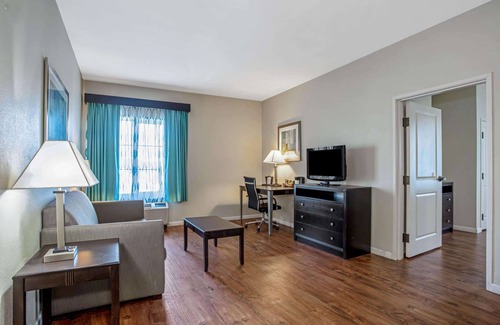 West Panama City Beach Hotel | La Quinta Inn & Suites by Wyndham PCB Pier Park area