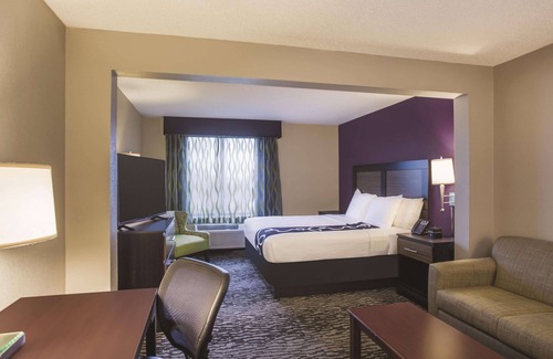 Clearwater Hotel | La Quinta Inn & Suites by Wyndham Clearwater South