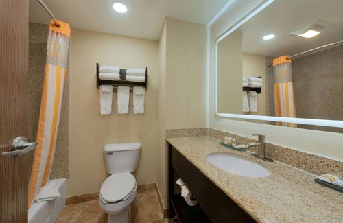 Grove City Hotel | La Quinta Inn & Suites by Wyndham Columbus - Grove City