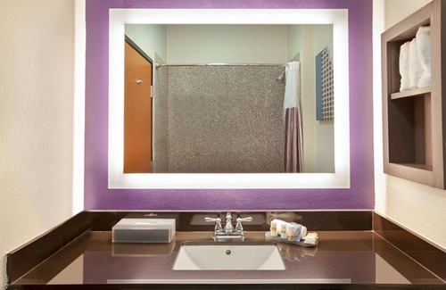 Pasadena Hotel | La Quinta Inn & Suites by Wyndham Pasadena North