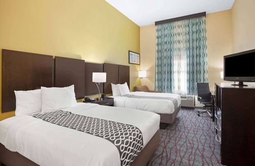 Pasadena Hotel | La Quinta Inn & Suites by Wyndham Pasadena North