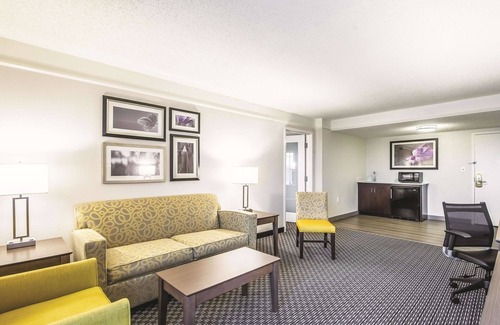 Sharonville Hotel | La Quinta Inn & Suites by Wyndham Cincinnati Sharonville