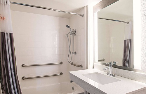 Sharonville Hotel | La Quinta Inn & Suites by Wyndham Cincinnati Sharonville