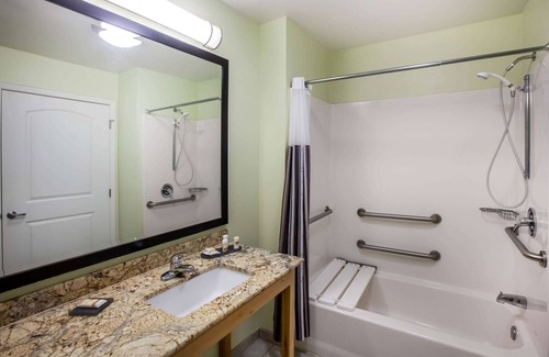 Odessa Hotel | La Quinta Inn & Suites by Wyndham Odessa North