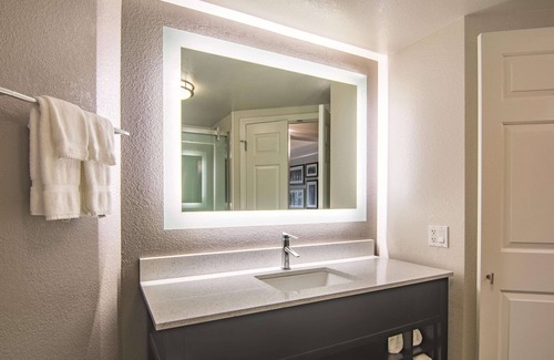 Norman Hotel | La Quinta Inn & Suites by Wyndham Oklahoma City Norman