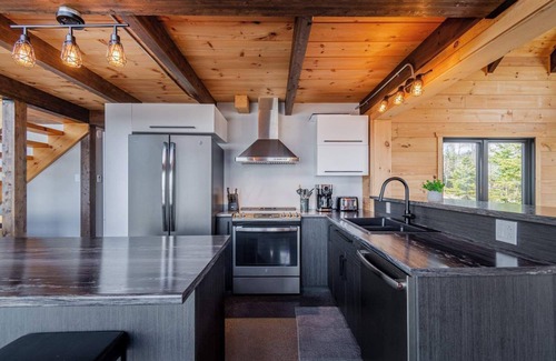 Saint-Joseph-de-la-Rive Ski Chalet | La Réserve des Éboulements spa