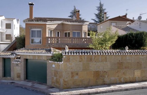 Barrio de la Vega House | La Rayuela