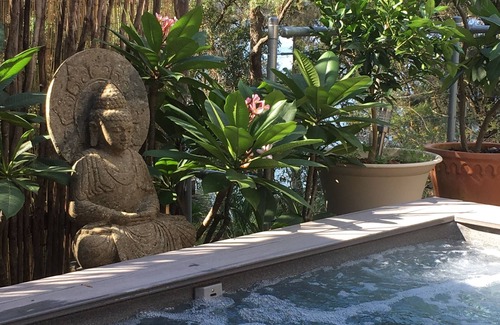 Bar Point Cottage | LA RIVERAINE Luxury Cottage for Two, Heated Pool/Spa & a Boathouse on the Water