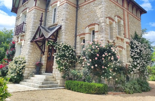 Bracieux House | "La Roseraie" charm of a bourgeois house at the entrance of Chambord