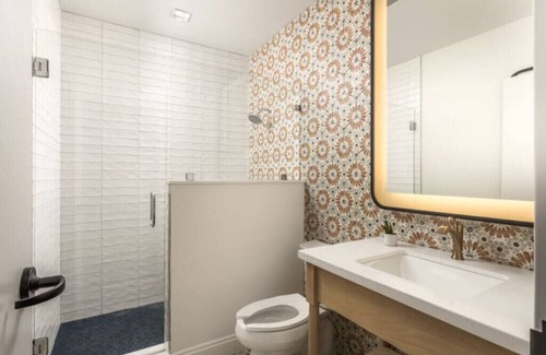 Old East Hill Hotel | La Rua and Lily Halln