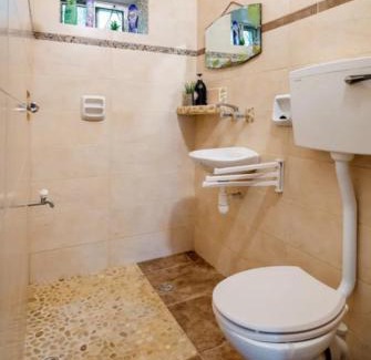 Mateh Yehuda Apartment | La Rustique Studio with a Spectacular View