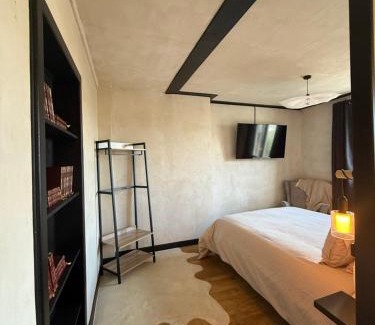 Saint-Lo Apartment | La Suite élégante