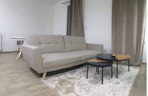 Chalon-sur-Saone Apartment | La Suite Marbella