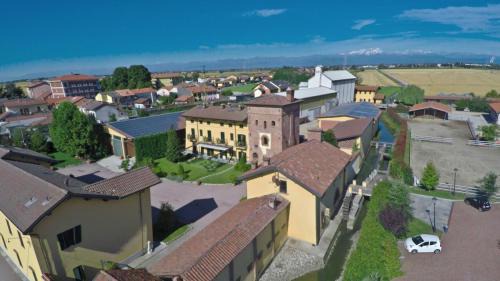 Lumellogno Hotel | La Torre Dei Canonici