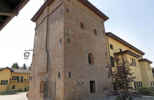 Lumellogno Hotel | La Torre Dei Canonici