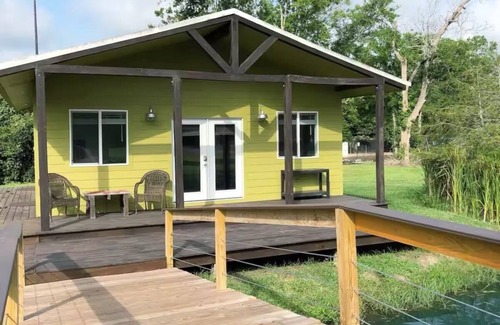 Breaux Bridge House | La Tortue, 1 bedroom pond-front cottage in walking distance of all things Cajun