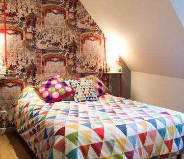 Les Eyzies House | La Villa du 15 - Chambres indépendantes & autonomes du restaurant La Maison - clim et piscine chauffée - Lit King Size