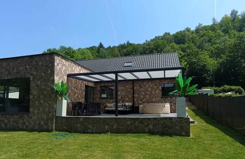 Comblain-au-Pont Villa | La Villa "les pieds dans l'eau"