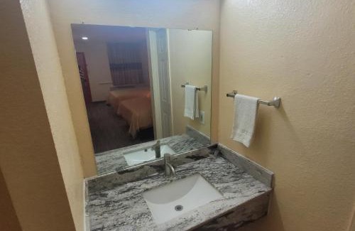 Brownsville Hotel | La Vista Motel