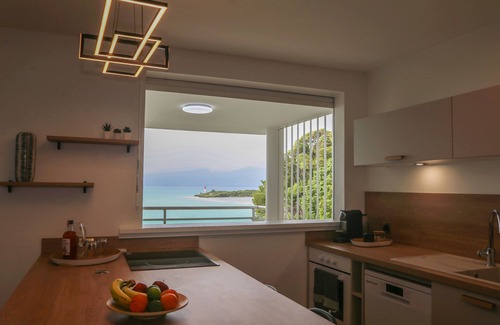 Perinet Apartment | La Vue du Phare, Vue Mer Incroyable et Acces Privée Crique