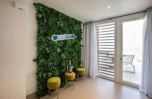 Indigo Bay Villa | La Vue SXM - 3 bedroom Modern Oceanfront Villa near Restaurant & Beach