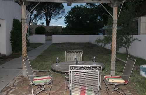 Truth or Consequences House | Labyrinth Retreat in Truth or Consequences Cozy and Comfortable Home for 4!