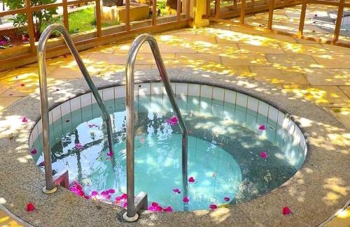 Jardim Paraiso Hotel | Lacqua DiRoma III com roupa de cama DESTINOS COMBINADOS TURISMO