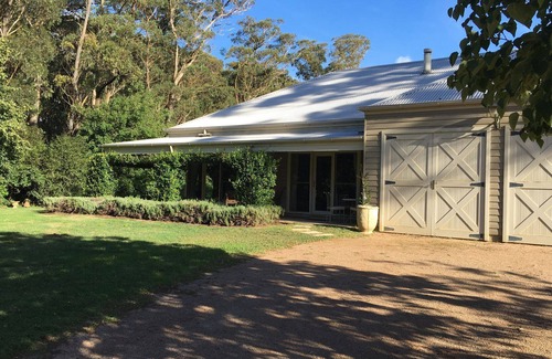 Fitzroy Falls House | Lago Estate - 'Lake Cottage'