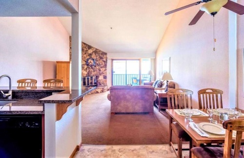 Big Bear Lake Resort | Lagonita Lodge - Lake View Guaranteed! New Year's on the Lake. Full kitchen.