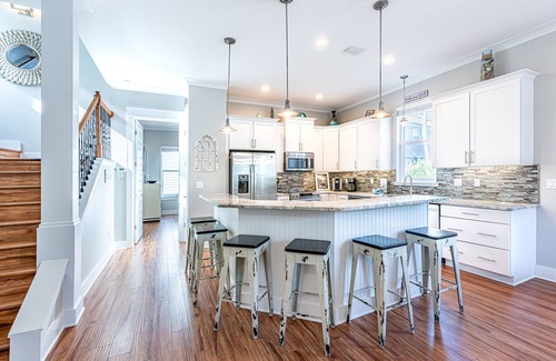 Villages of Crystal Beach House | Lagoon Style Pool ~ Walk to the Beach ~ Gated Community ~ Private Porch