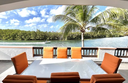 Cole Bay Apartment | Lagoonside Evasion