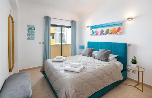 Lagos Apartment | Lagos Apt with pool and huge balcony Very close to Beach and Marina