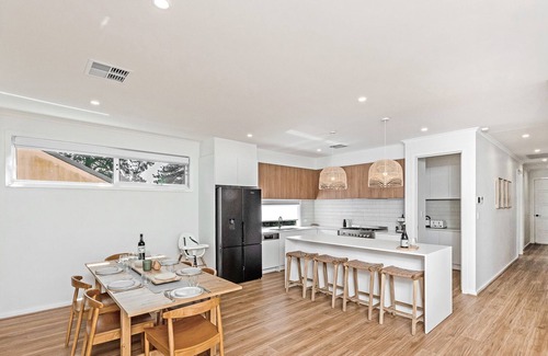 Walker Flat House | 'Laguna Haus'