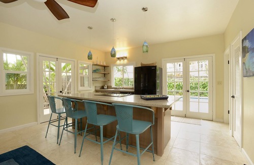 Historic Lahaina Front Street House | Lahaina Baby Beach House/Pool. 1 Minute walk to beach. Grand Re-Opening