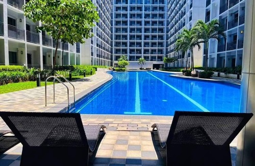 Tambo Condo | LAJ Staycation Shore3 ResidencesnA City View w/balconynClose to Mall of Asoa