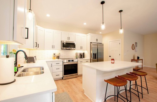 Lake Ann House | Lake Access ~ New Build Retreat ~ Explore & Unwind