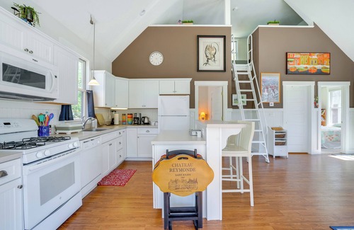 Summer Village Cottage | Lake Access & Pools: Sun-Soaked Westford Cottage!