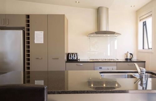 Queenstown Cottage | Lake and Mountain Ridge - Queenstown Apartment