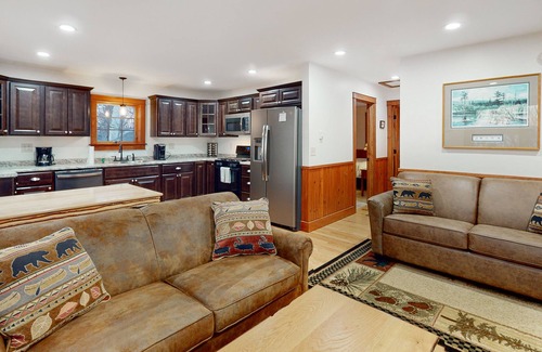 Greenville House | Lake and mountain view home w/ wrap-around deck & WiFi