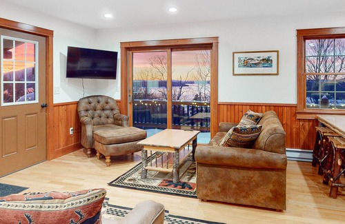Greenville House | Lake and mountain view home w/ wrap-around deck & WiFi