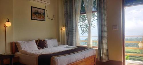 Haldwani Hotel | lake and woods - nakuchiyatal