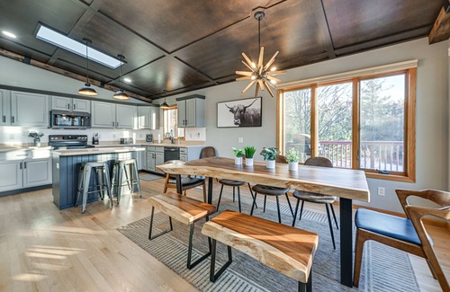 Neillsville Cabin | Lake Arbutus Cabin: Private Deck & Hot Tub!