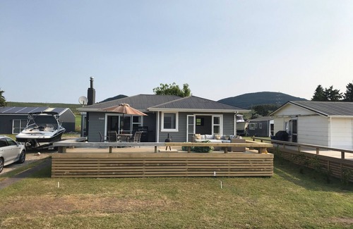 Atiamuri House | Lake Atiamuri Bach - Wakeboard, Mountain Bike Base