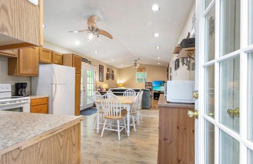 Barnett House | Lake Cabin & Dock - A True Ozarks Experience!